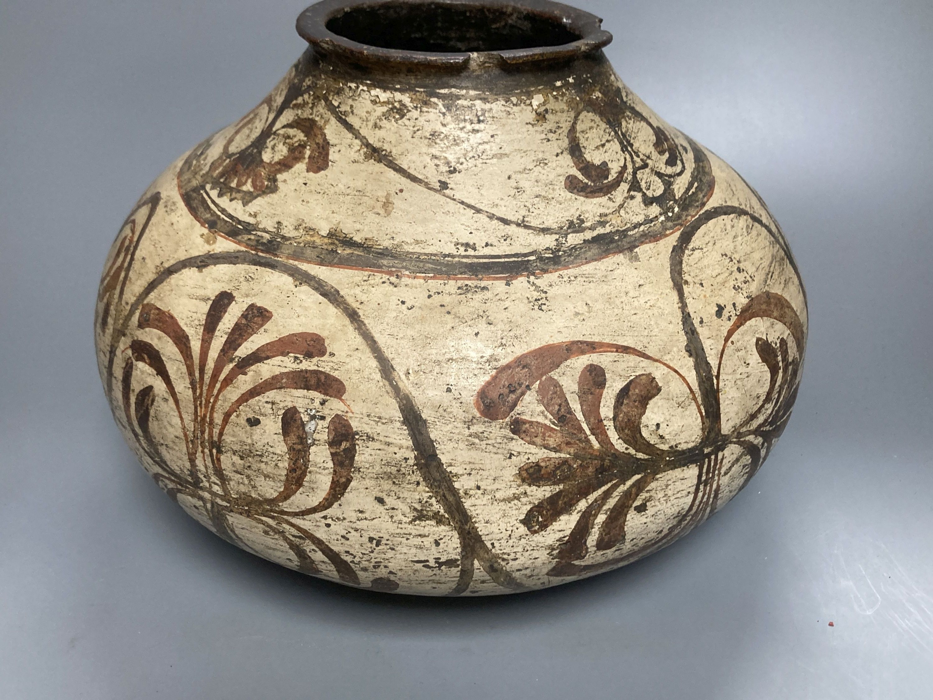 A South American slip decorated vase, 19th century, height 21cm